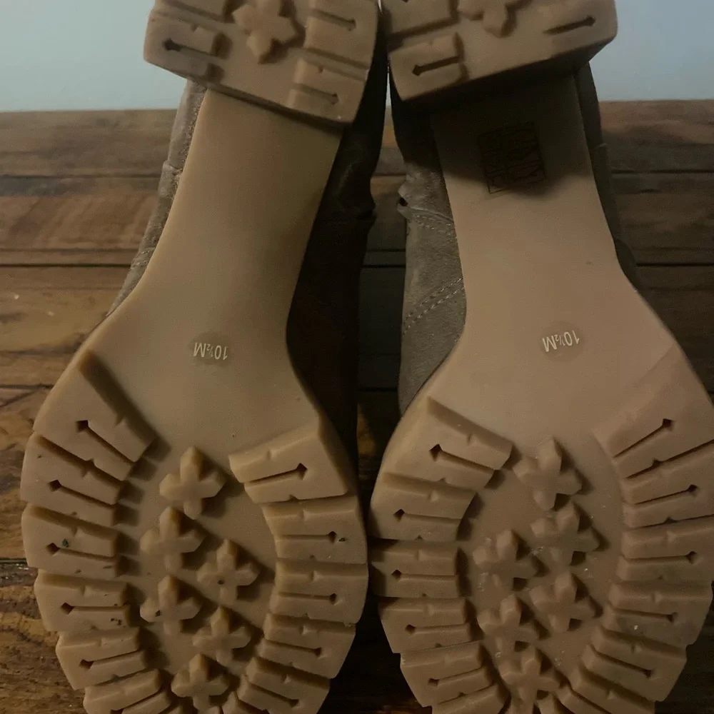 Tory burch Leigh 90mm Lug Sole Bootie - Picture 9 of 10